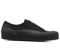 Sneakers mit strukturierter Sohle