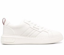 Sneakers mit Logo-Schild