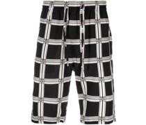 Karierte Shorts mit Schmetterlingen