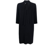 Shiftkleid mit Schleifenkragen