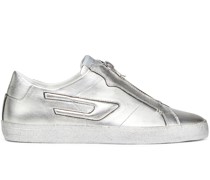 Sneakers im Metallic-Look