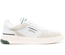 Tweener Sneakers