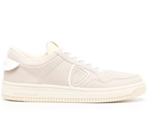 Sneakers mit Schnürung