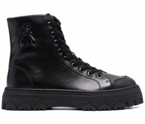 Stiefel mit geriffelter Sohle