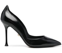 Pumps mit spitzer Kappe