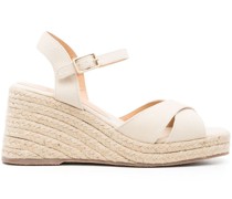 Sandalen mit überkreuzten Riemen