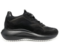 Sneakers mit Kontrasteinsätzen
