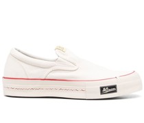 Slip-On-Sneakers mit Logo-Patch