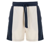 Shorts mit Konstrasteinsätzen