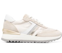Sneakers mit Wildledereinsätzen