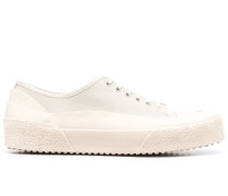 Sneakers mit strukturierter Sohle