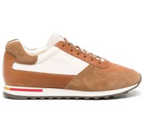 Sneakers mit Kontrasteinsätzen