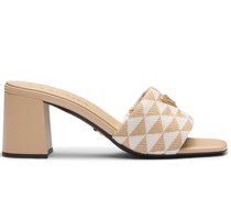 Bestickte Sandalen