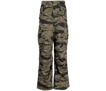 Lockere Hose mit Camouflage-Print