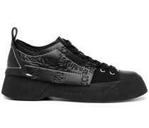 Sneakers mit Logo-Prägung