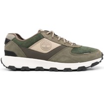 Sneakers mit Wildledereinsätzen