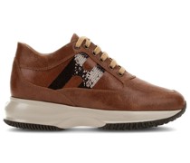 Verzierte Interactive Sneakers