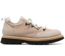 Sneakers mit Kontrasteinsätzen
