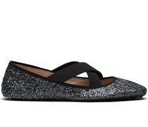 Ballerinas mit gekreuzten Riemen