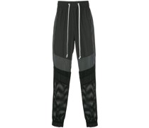 Sporthose mit Netzeinsätzen