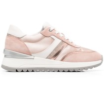 Sneakers mit Wildledereinsätzen
