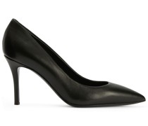 Pumps mit spitzer Kappe
