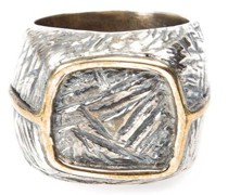 Eckiger Ring aus Bronze und Silber
