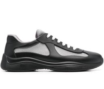 Sneakers mit Kontrasteinsätzen