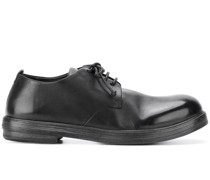Klassische Derby-Schuhe