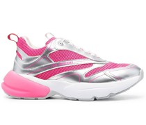 Sneakers mit Netzeinsätzen