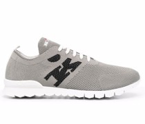 Sneakers mit Logo
