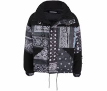 Daunenjacke mit Bandana-Print