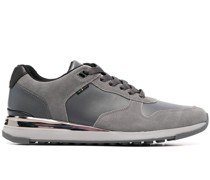 Klassische Sneakers