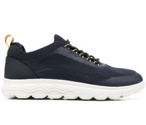 Sneakers mit Mesh-Einsatz