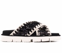 Sandalen mit überkreuzten Riemen
