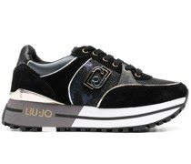 Sneakers mit Einsätzen