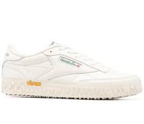 Sneakers mit Logo-Patch