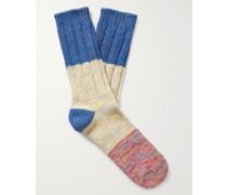 Helen Socken aus einer recycelten Baumwollmischung in Colour-Block-Optik
