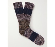 Zweifarbige Socken aus einer Baumwollmischung in Rippstrick