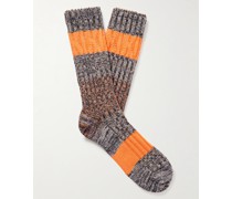 Zweifarbige Socken aus einer Baumwollmischung in Rippstrick