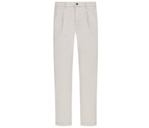 Superleichte Baumwoll-Chino mit Bundfalte, Osaka, Carrot Fit Beige