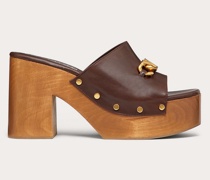 VALENTINO GARAVANI Vlogo Chain Clogs aus Kalbsleder,