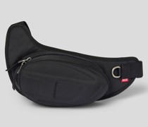 Bauchtasche mit Label-Detail