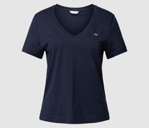 T-Shirt mit geripptem V-Ausschnitt