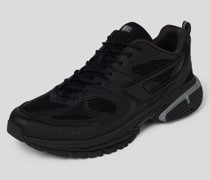 Sneaker mit Label-Detail