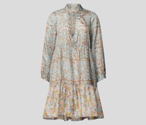 Knielanges Kleid mit V-Ausschnitt