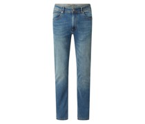Straight Fit Jeans mit Brand-Detail