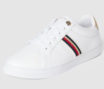 Sneaker mit Label-Detail