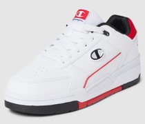 Sneaker mit Label-Detail