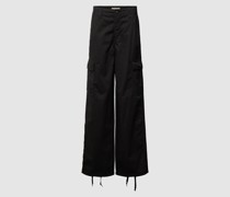 Cargohose mit aufgesetzten Taschen